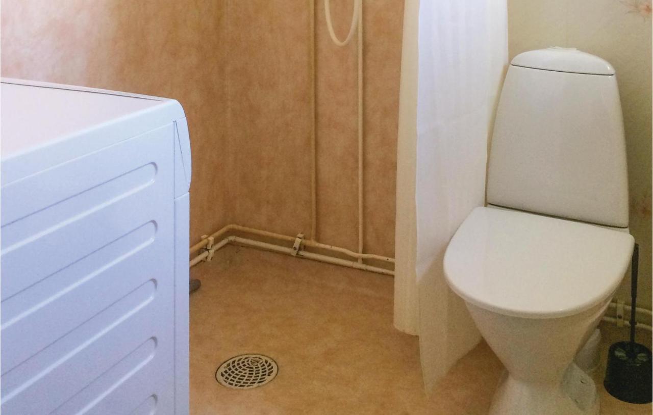 1 Bedroom Beautiful Home In Lidkoeping Sjovik  Экстерьер фото